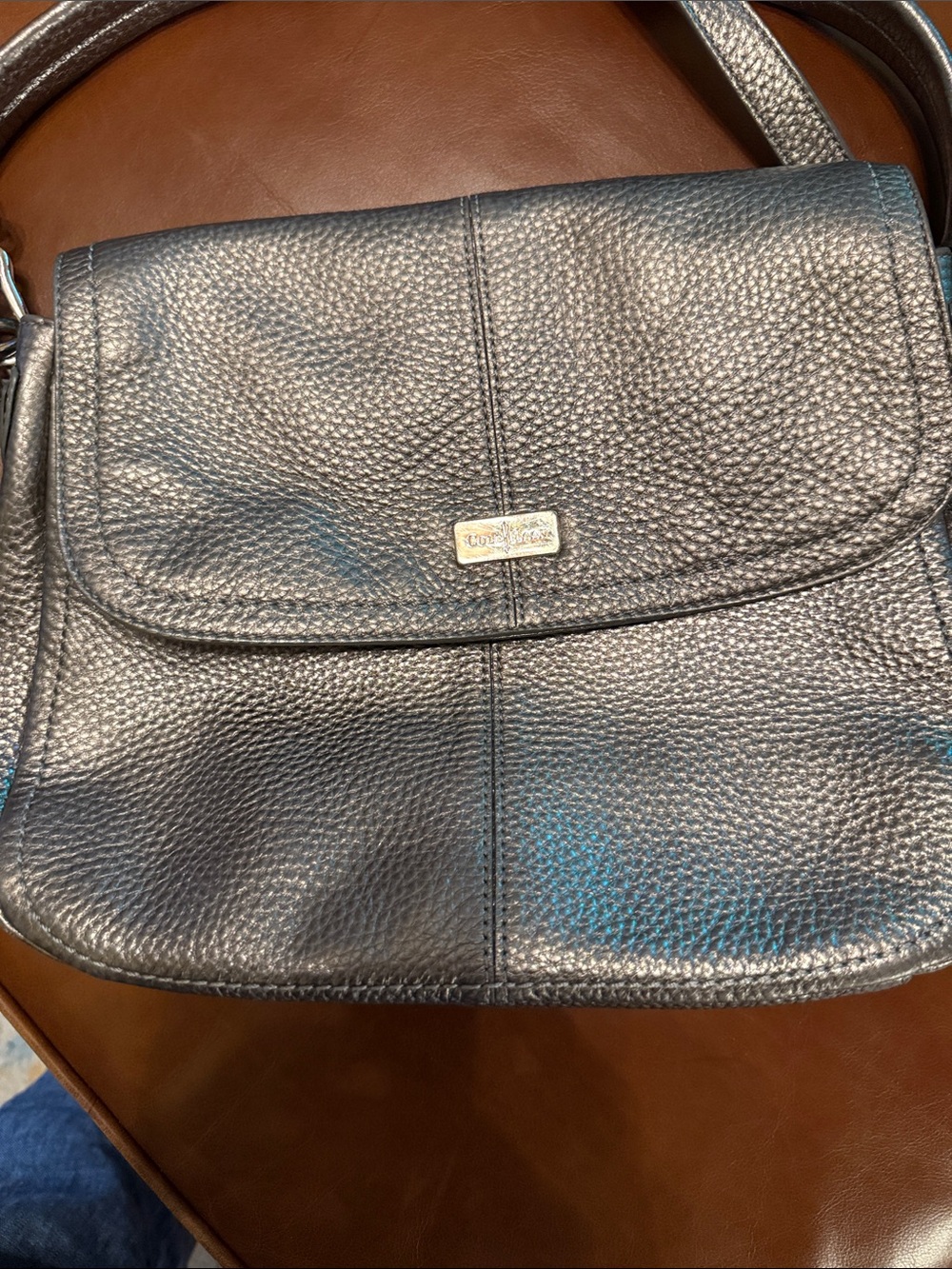 Cole Hahn, quality, platinum, pebble leather purse.
Excellent condition.